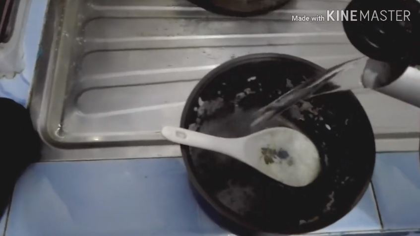 Cuma butuh waktu 10 menit, ini cara praktis bersihkan kerak nasi di panci rice cooker