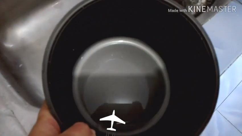 Cuma butuh waktu 10 menit, ini cara praktis bersihkan kerak nasi di panci rice cooker