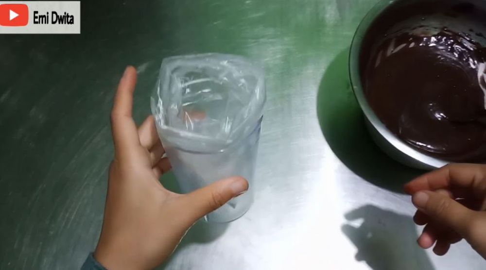Cara menyimpan sisa cokelat yang sudah dicairkan supaya tidak menggumpal saat dimasak kembali