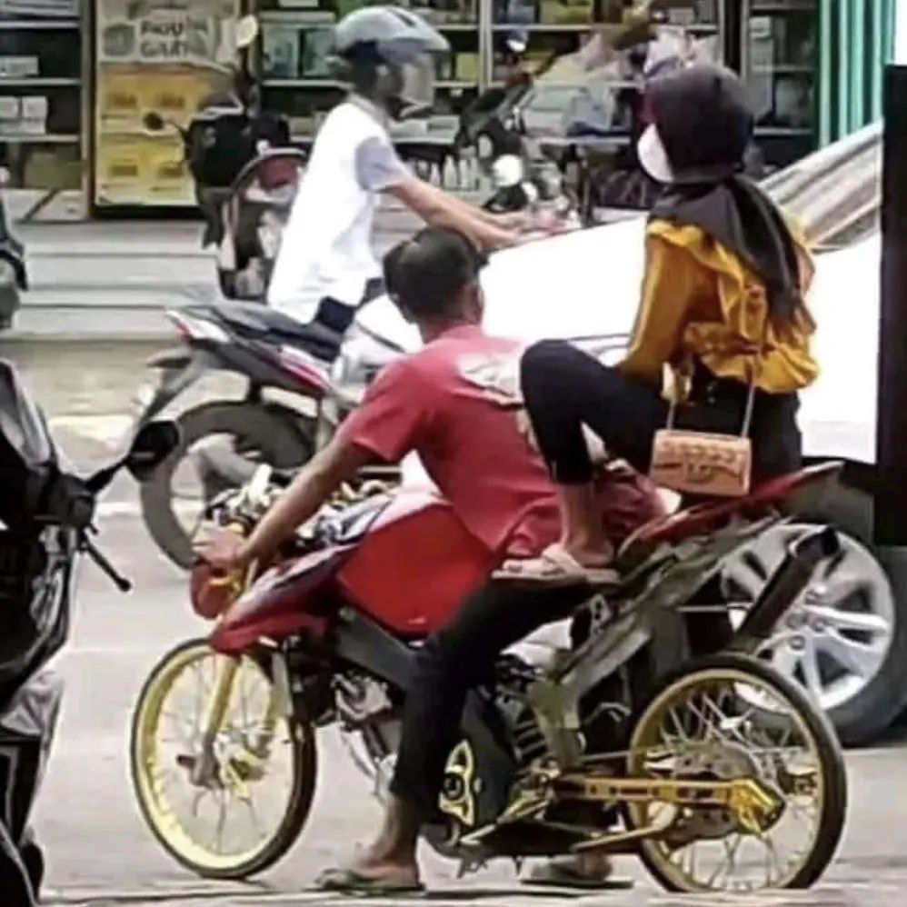 posisi duduk ini cuma cewek yang paham © berbagai sumber posisi duduk ini cuma cewek yang paham © berbagai sumber