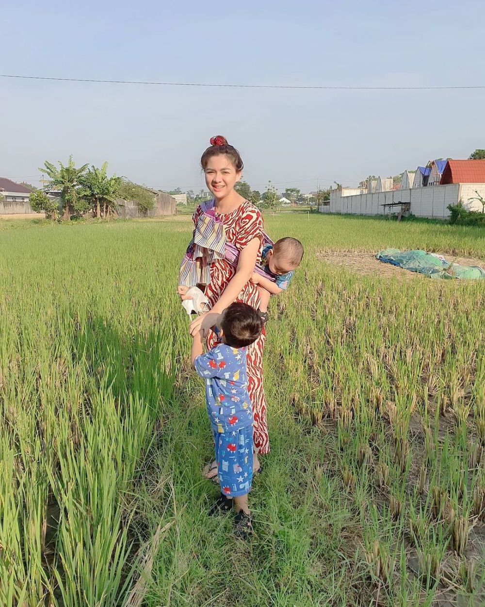 penampilan seleb momong anak tanpa makeup  © 2022 berbagai sumber