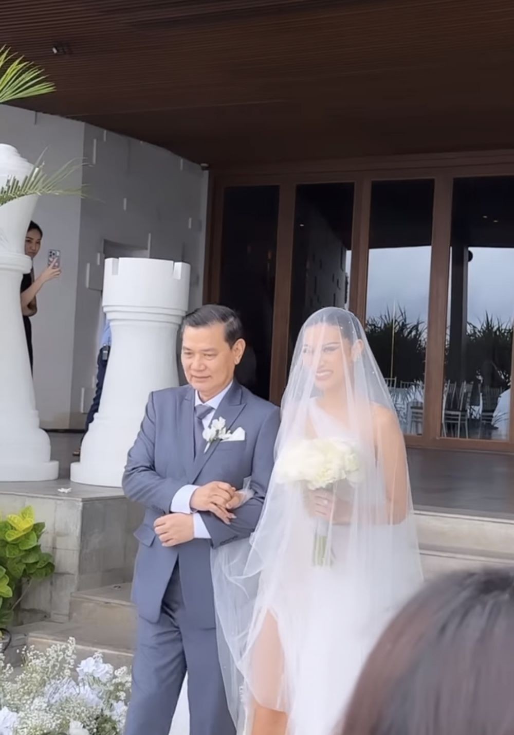 Dipersunting pria bule, ini 11 momen pernikahan Patricia Gouw yang digelar intim di Bali