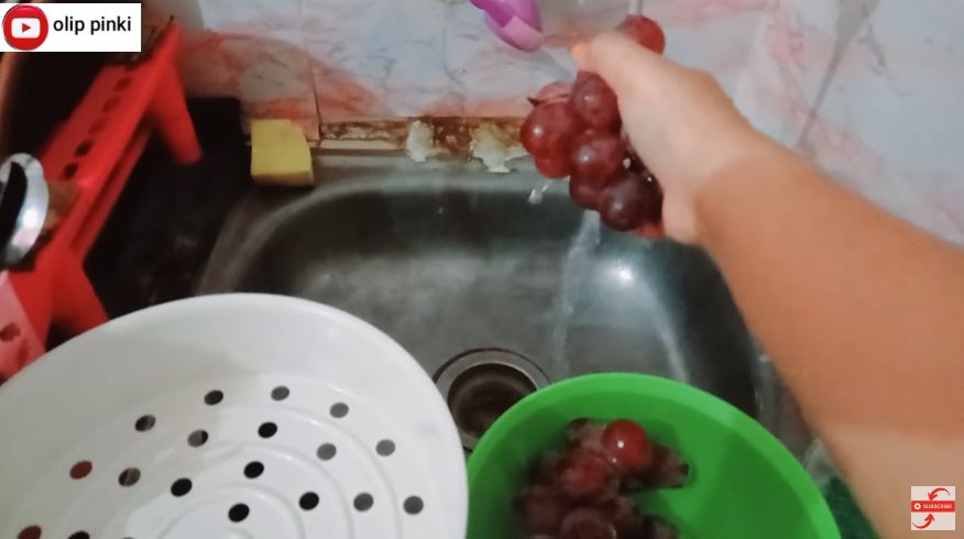 Cuma pakai 1 bahan dapur, ini cara hilangkan lapisan lilin pada anggur