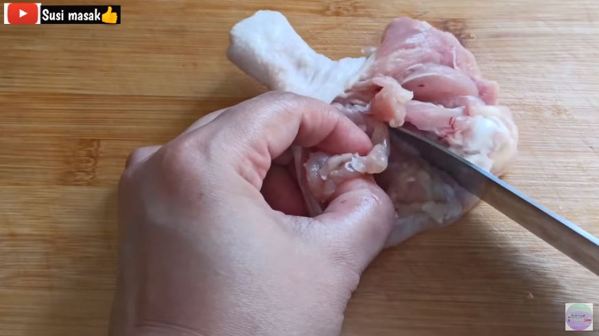 Trik menggoreng ayam krispi agar matang sempurna tanpa ada sisa darah