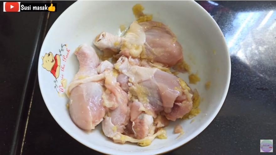Trik menggoreng ayam krispi agar matang sempurna tanpa ada sisa darah