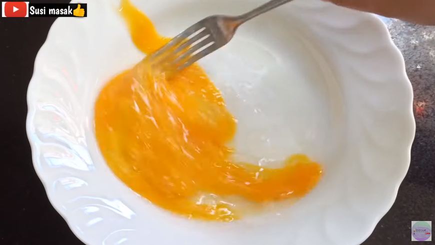 Trik menggoreng ayam krispi agar matang sempurna tanpa ada sisa darah