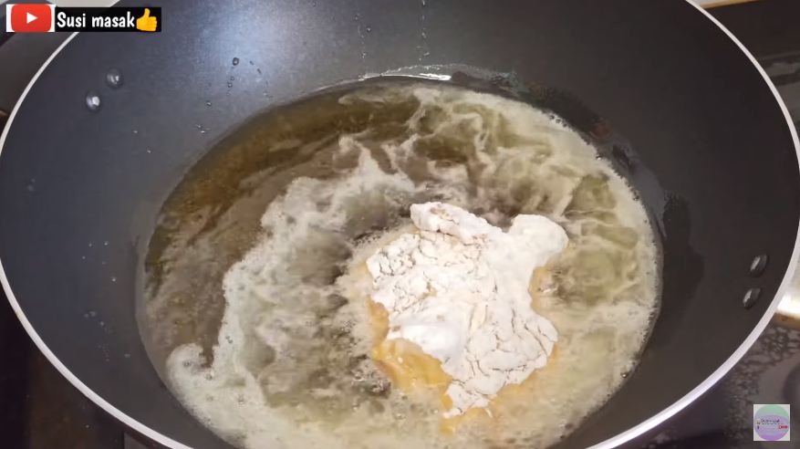 Trik menggoreng ayam krispi agar matang sempurna tanpa ada sisa darah