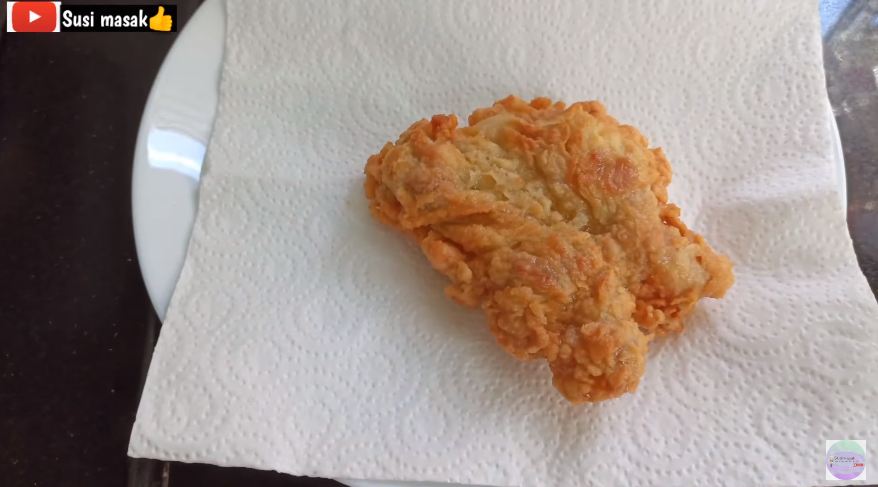 Trik menggoreng ayam krispi agar matang sempurna tanpa ada sisa darah
