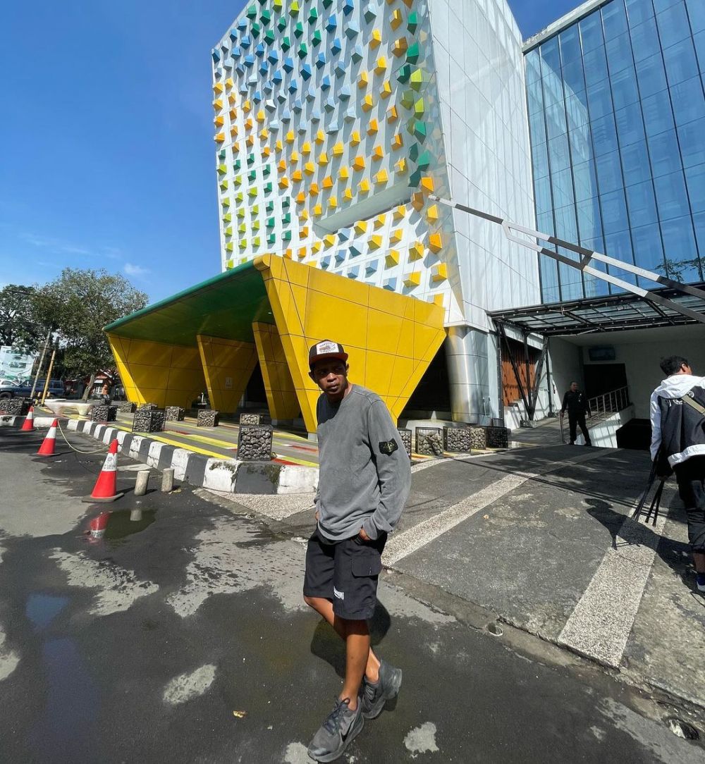 potret kompak pemeran Alex di sitkom suami-suami takut istri bareng keluarga © berbagai sumber potret kompak pemeran Alex di sitkom suami-suami takut istri bareng keluarga © berbagai sumber