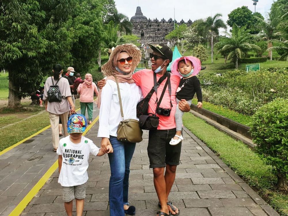 potret kompak pemeran Alex di sitkom suami-suami takut istri bareng keluarga © berbagai sumber potret kompak pemeran Alex di sitkom suami-suami takut istri bareng keluarga © berbagai sumber