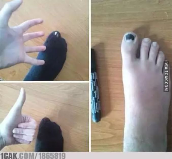 tingkah nyeleneh pakai kaus kaki © Berbagai sumber