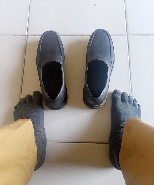 tingkah nyeleneh pakai kaus kaki © Berbagai sumber