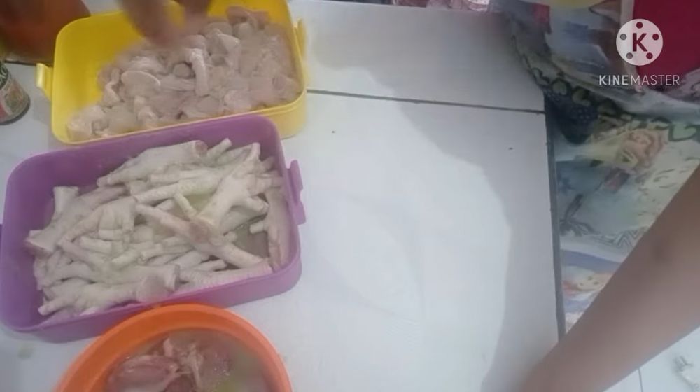 Bukan pakai cuka serta jeruk nipis, begini trik agar potongan ayam tak bau amis dan berlendir