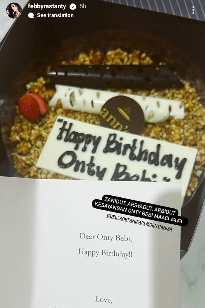 8 Potret kue ulang tahun Febby Rastanty ke-27 ini kece dan elegan, bikin nggak tega makan