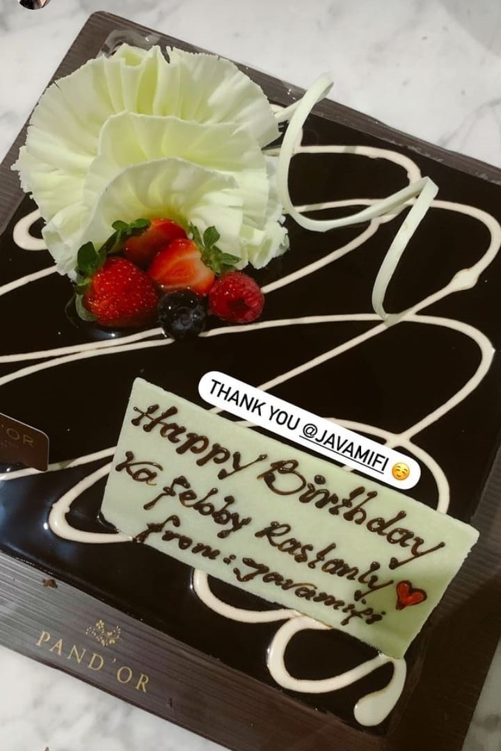 8 Potret kue ulang tahun Febby Rastanty ke-27 ini kece dan elegan, bikin nggak tega makan