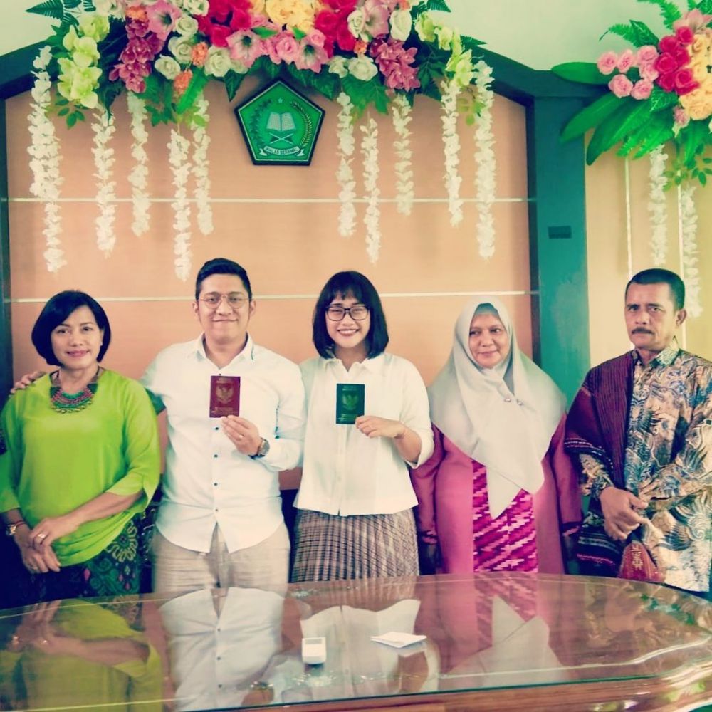potret seleb yang menikah sederhana di KUA © berbagai sumber potret seleb yang menikah sederhana di KUA © berbagai sumber