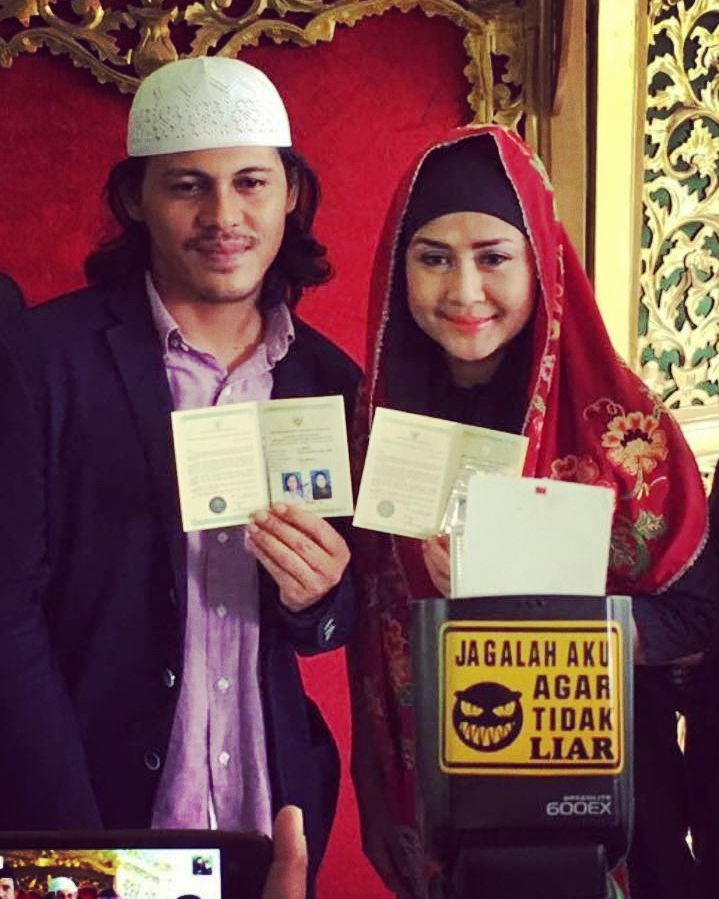 potret seleb yang menikah sederhana di KUA © berbagai sumber potret seleb yang menikah sederhana di KUA © berbagai sumber