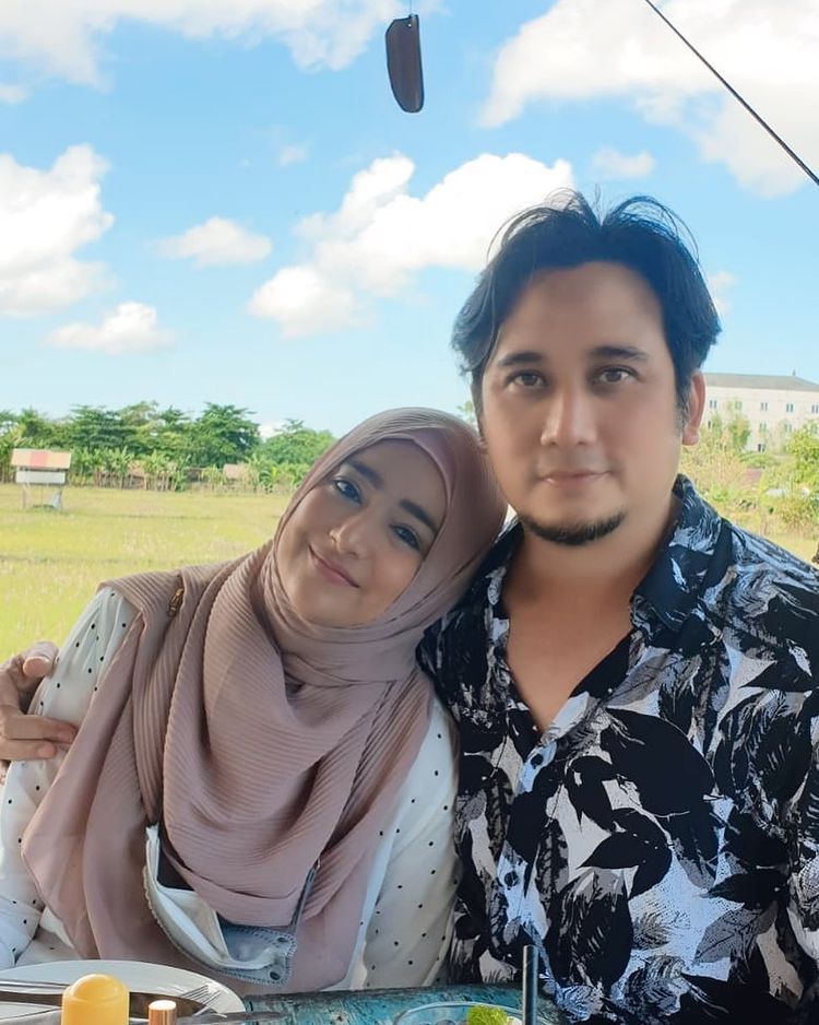Cindy Fatikasari dan Tengku Firmansyah Dewa 19 © berbagai sumber