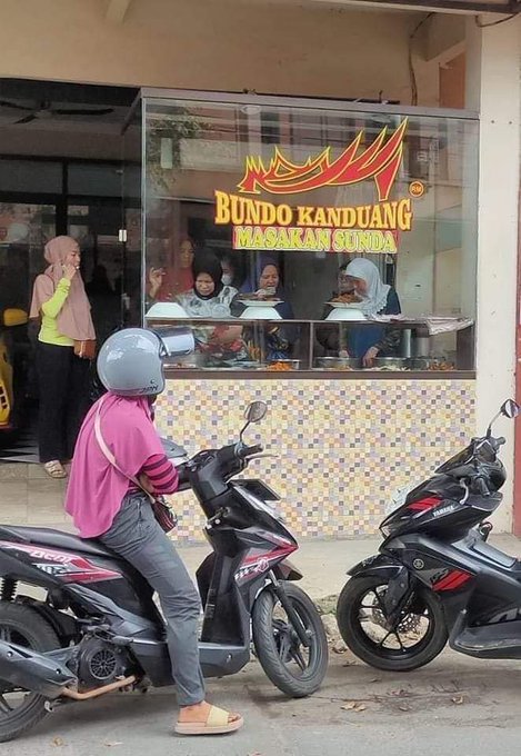 tulisan kocak di warung makan Padang Berbagai sumber