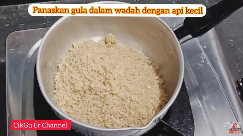 7 Cara membuat gula karamel cair untuk bolu sarang semut supaya tidak pahit dan warnanya cantik