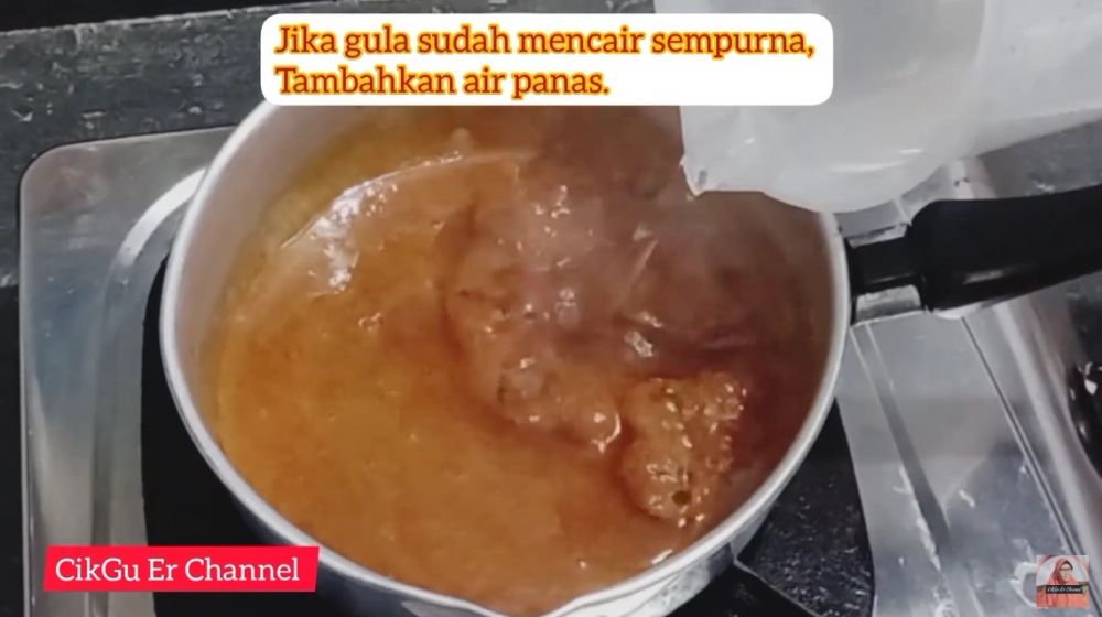 7 Cara membuat gula karamel cair untuk bolu sarang semut supaya tidak pahit dan warnanya cantik