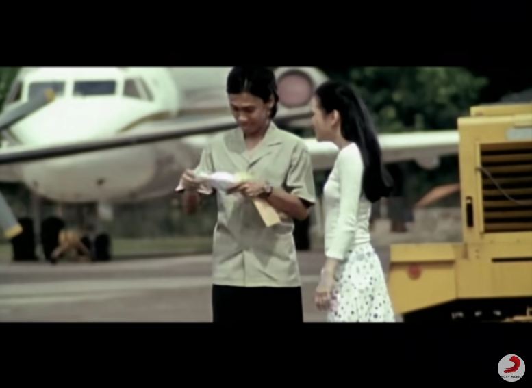 potret terbaru kekasih eross di video klip © berbagai sumber