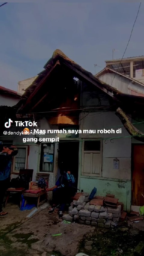renovasi rumah reyot jadi modern © TikTok/@dendykusnandar