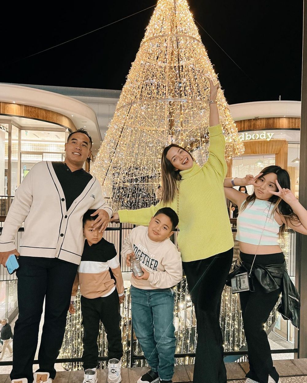 deretan seleb buktikan banyak anak tak membuat cepat tua © berbagai sumber