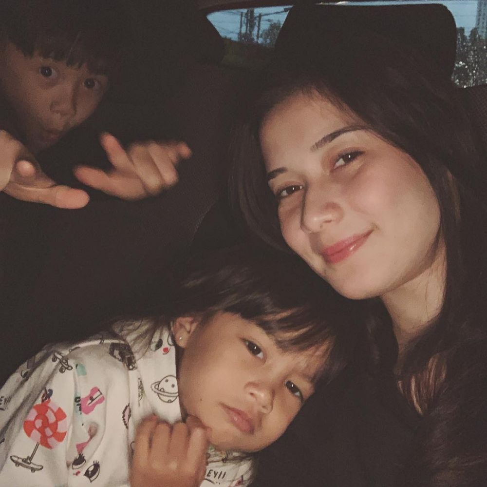iris wullur momong anak © Instagram iris wullur momong anak © Instagram