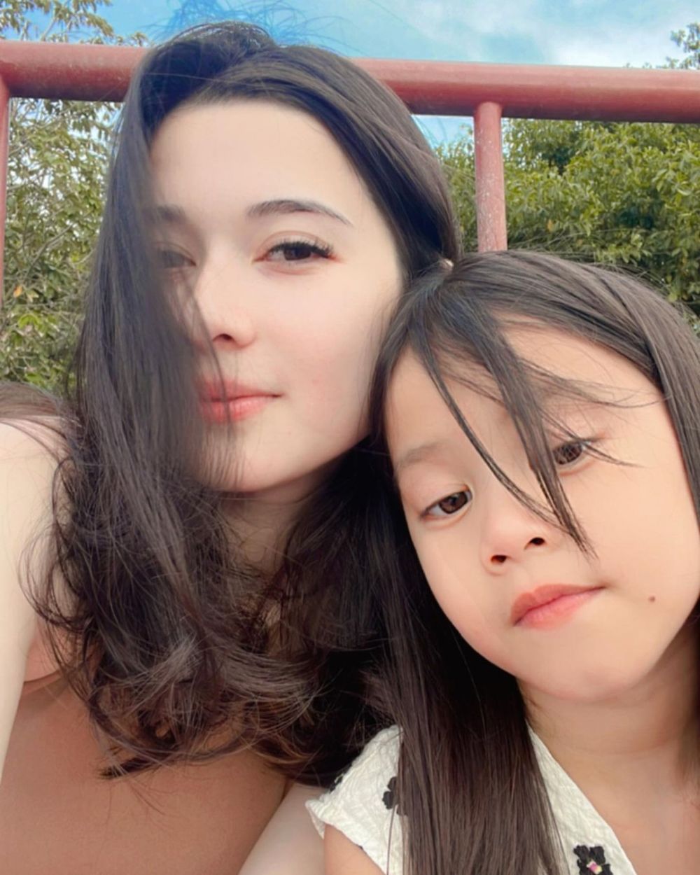 iris wullur momong anak © Instagram iris wullur momong anak © Instagram