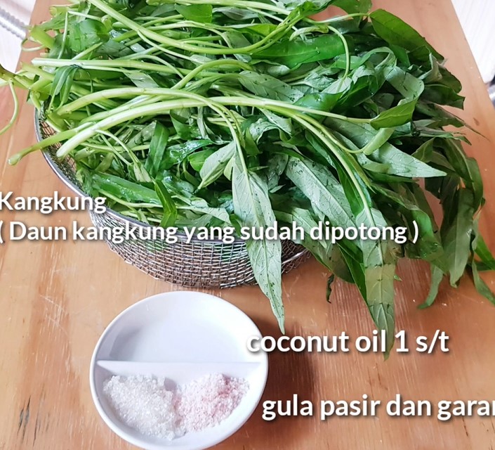 Trik merebus kangkung untuk urap supaya warna hijaunya tak luntur dan menghitam