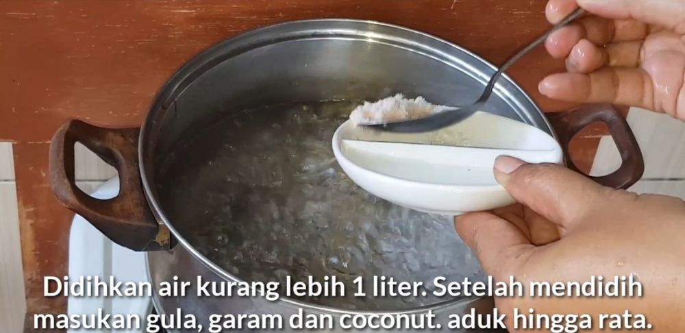Trik merebus kangkung untuk urap supaya warna hijaunya tak luntur dan menghitam
