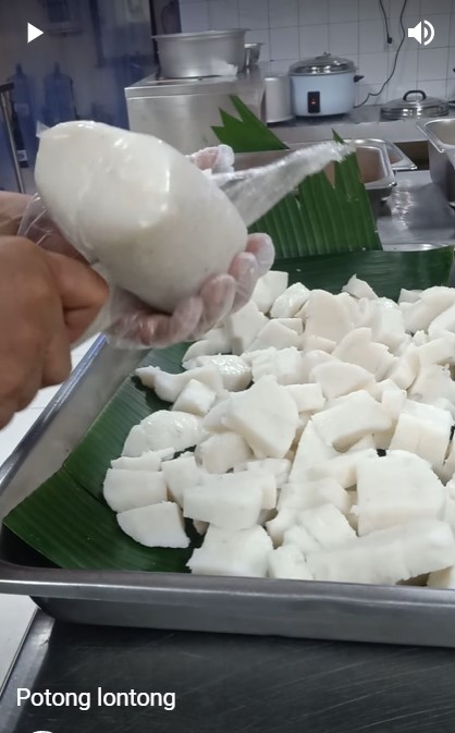 Cara sederhana mengiris lontong supaya tidak lengket di pisau dan hancur