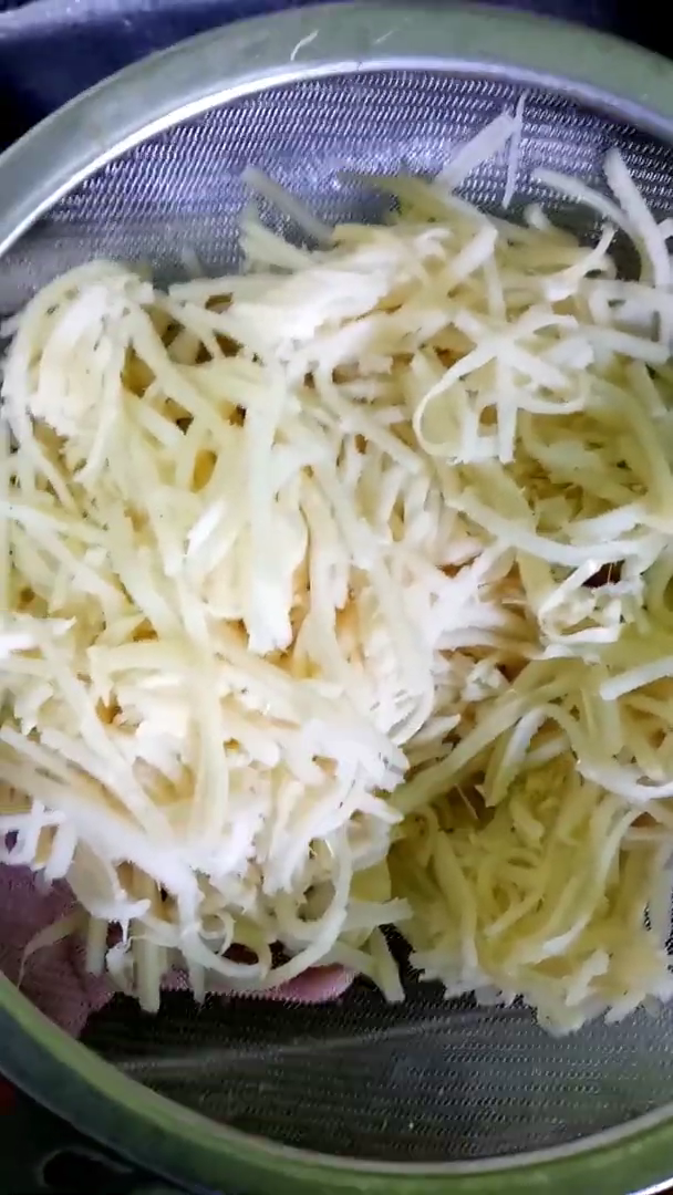 Cuma butuh 2 bahan dapur dan sekali perebusan, ini cara ampuh hilangkan bau pesing pada rebung