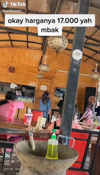 Momen kocak warganet beli seblak ceker, endingnya bikin nggak habis pikir