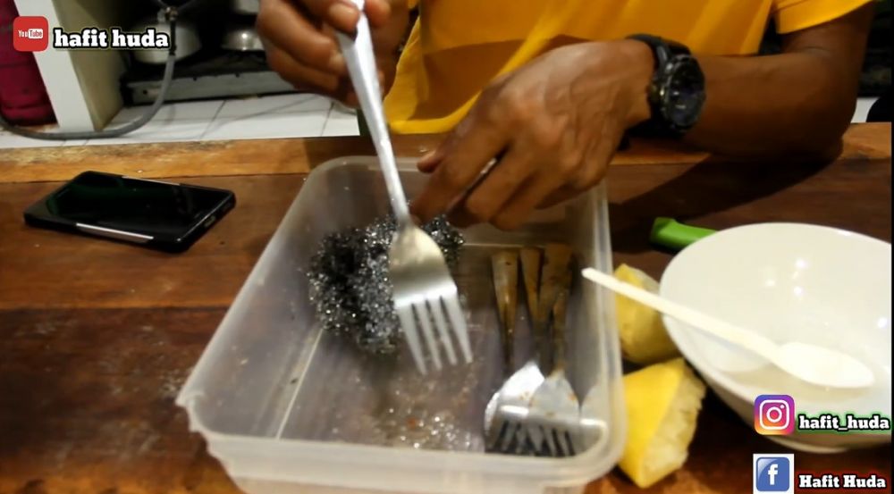 Trik menghilangkan karat pada sendok dan garpu, cuma pakai dua bahan dapur