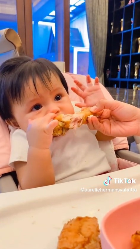 10 Finger food Ameena anak Aurel Hermansyah, bantu dukung tumbuh kembang