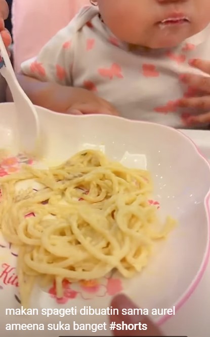 10 Finger food Ameena anak Aurel Hermansyah, bantu dukung tumbuh kembang