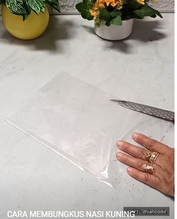 Nggak pakai cetakan khusus, ini 7 cara membungkus tumpeng mini yang bentuknya rapi dan cantik