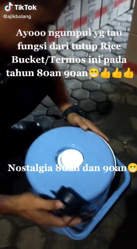 Aksi pria tunjukkan fungsi lain dari tutup termos ini bikin terkejut sekaligus nostalgia