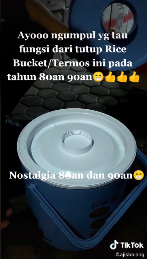 Aksi pria tunjukkan fungsi lain dari tutup termos ini bikin terkejut sekaligus nostalgia