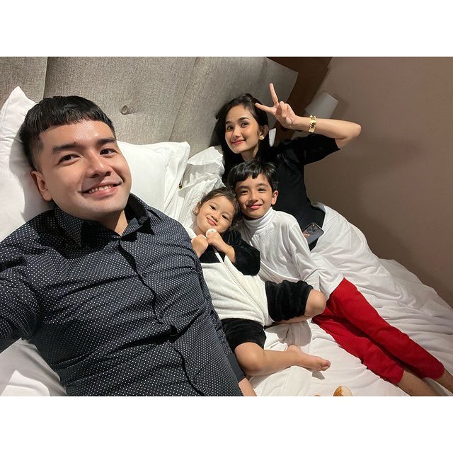 Faby Marcelia pamer gaya bak ABG setelah punya dua anak © 2023 brilio.net Faby Marcelia pamer gaya bak ABG setelah punya dua anak © 2023 brilio.net