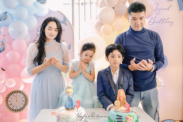 Faby Marcelia pamer gaya bak ABG setelah punya dua anak © 2023 brilio.net