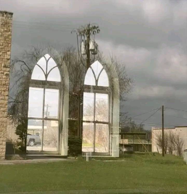 potret nyeleneh bikin mata terkecoh © Facebook