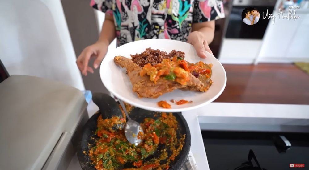 11 Masakan lauk sehari-hari Ussy Sulistiawaty ini enak, bumbunya nggak ribet, dan antibosan