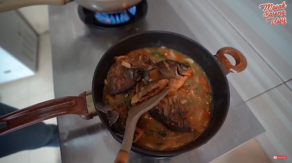 11 Masakan lauk sehari-hari Ussy Sulistiawaty ini enak, bumbunya nggak ribet, dan antibosan