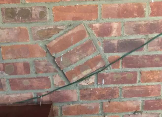 penampakan bangunan nggak simetris ini bikin geregetan Berbagai sumber