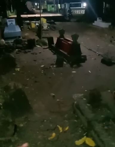 Wanita ini pamer review rumah tengah makam Berbagai sumber