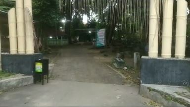 Wanita ini pamer review rumah tengah makam Berbagai sumber