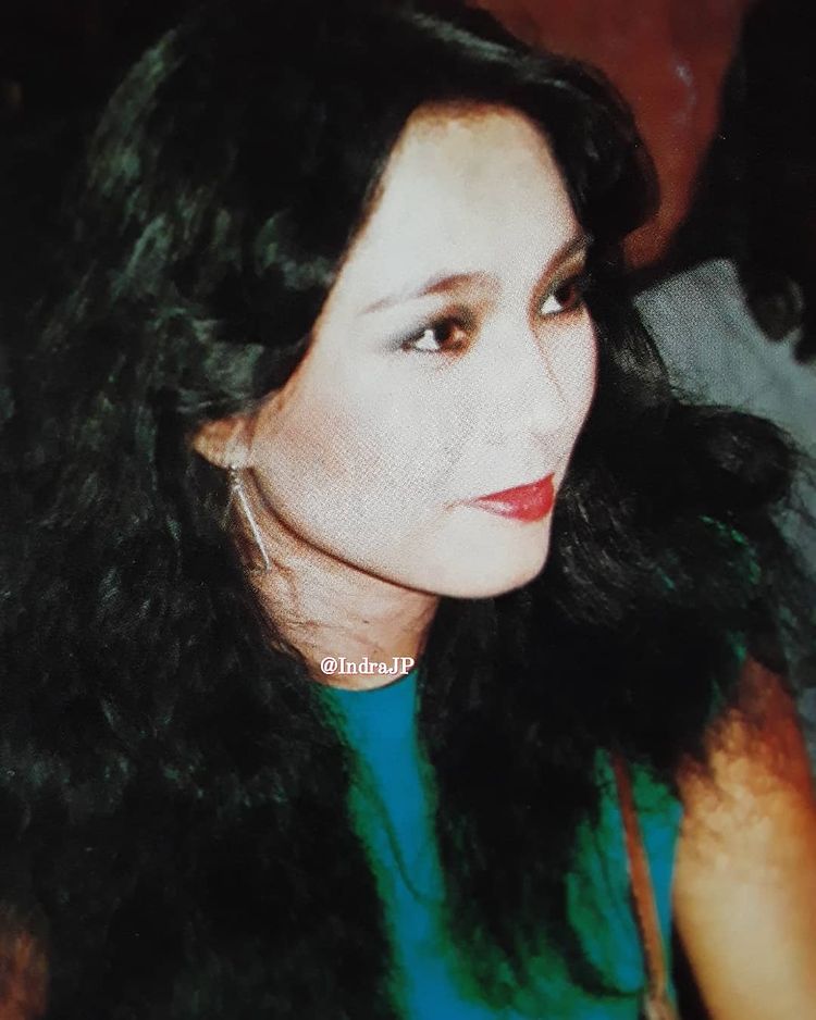 Eva Arnaz Gadis Warkop jualan lontong sayur © berbagai sumber Eva Arnaz Gadis Warkop jualan lontong sayur © berbagai sumber